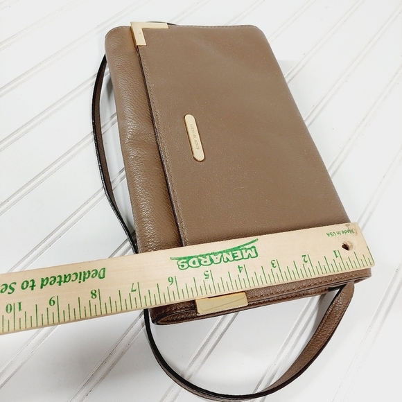 Michael Kors Beverly Leather Oversize Clutch Tan 0015 - Picture 12 of 16